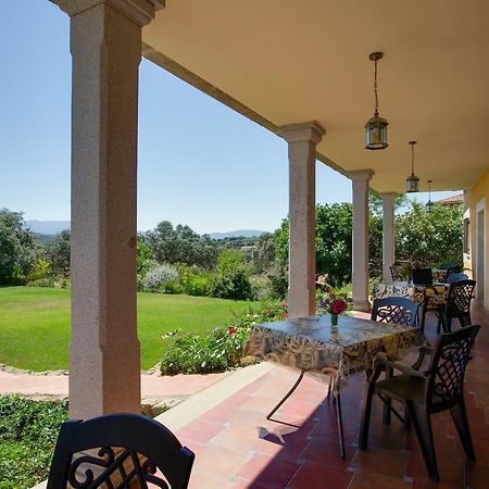 Apartamentos El Jardin Del Poeta Guijo de Granadilla Bilik gambar