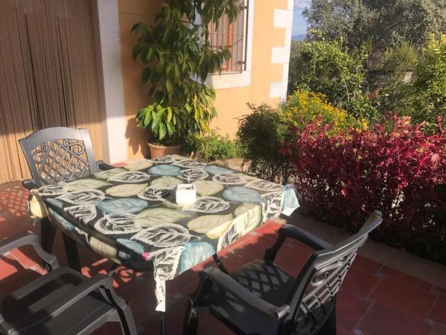 Apartamentos El Jardin Del Poeta Guijo de Granadilla Bilik gambar