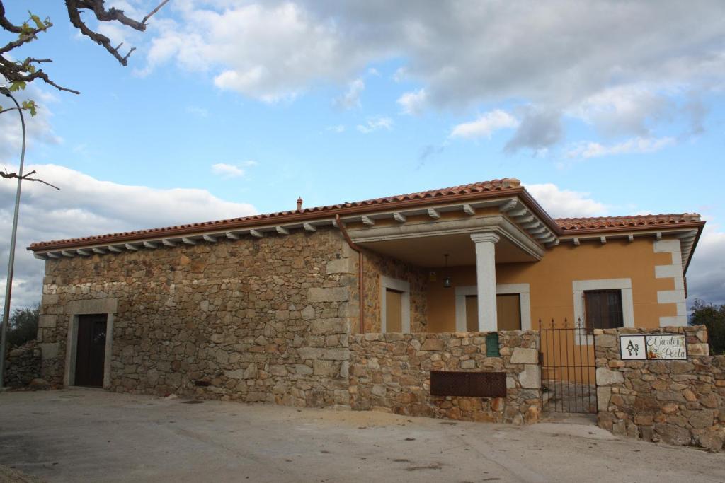 Apartamentos El Jardin Del Poeta Guijo de Granadilla Bilik gambar