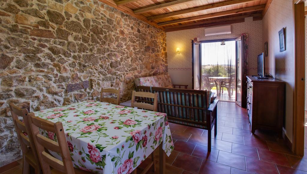 Apartamentos El Jardin Del Poeta Guijo de Granadilla Luaran gambar