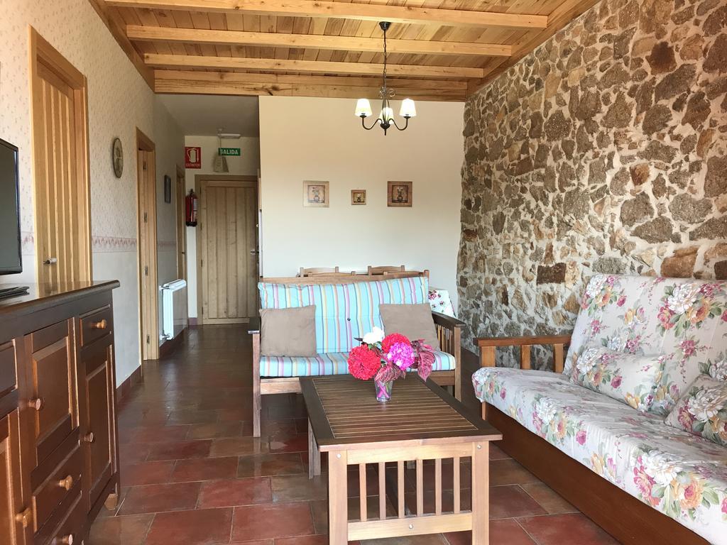 Apartamentos El Jardin Del Poeta Guijo de Granadilla Luaran gambar