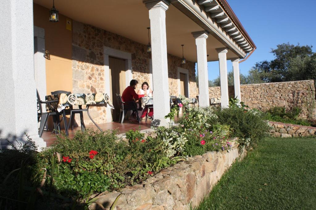 Apartamentos El Jardin Del Poeta Guijo de Granadilla Bilik gambar