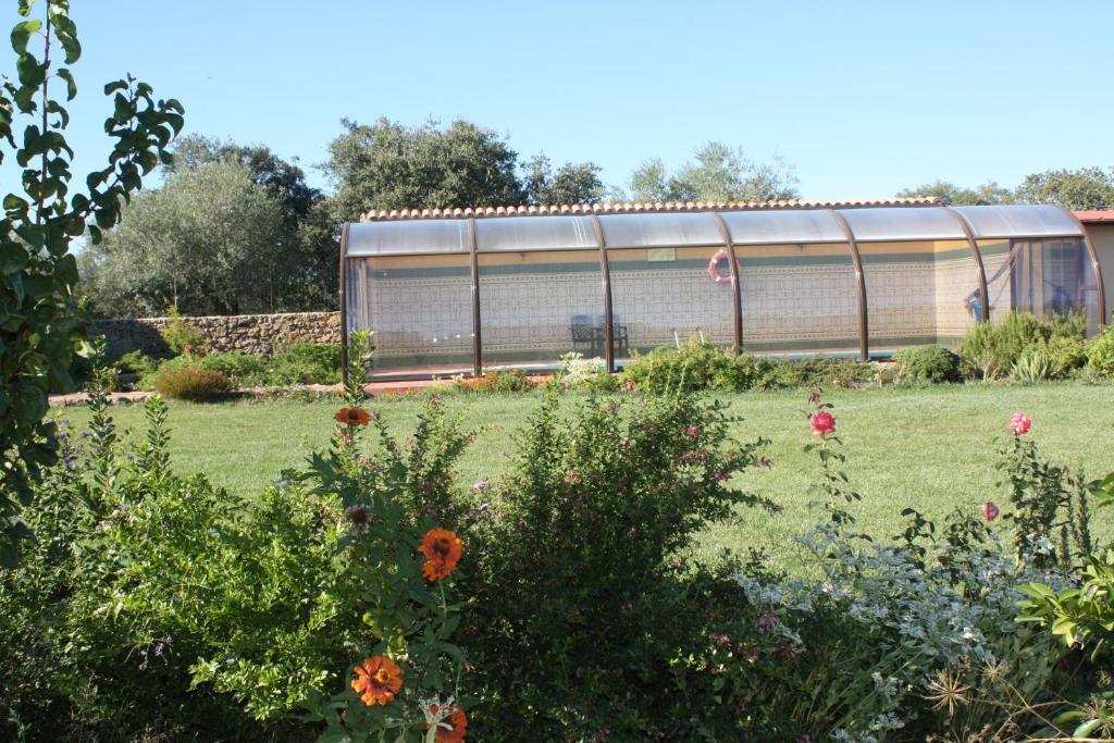 Apartamentos El Jardin Del Poeta Guijo de Granadilla Luaran gambar