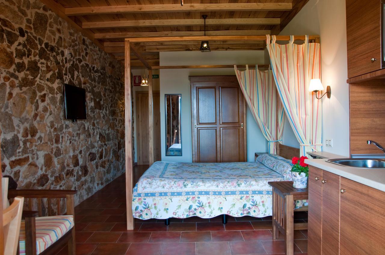 Apartamentos El Jardin Del Poeta Guijo de Granadilla Luaran gambar